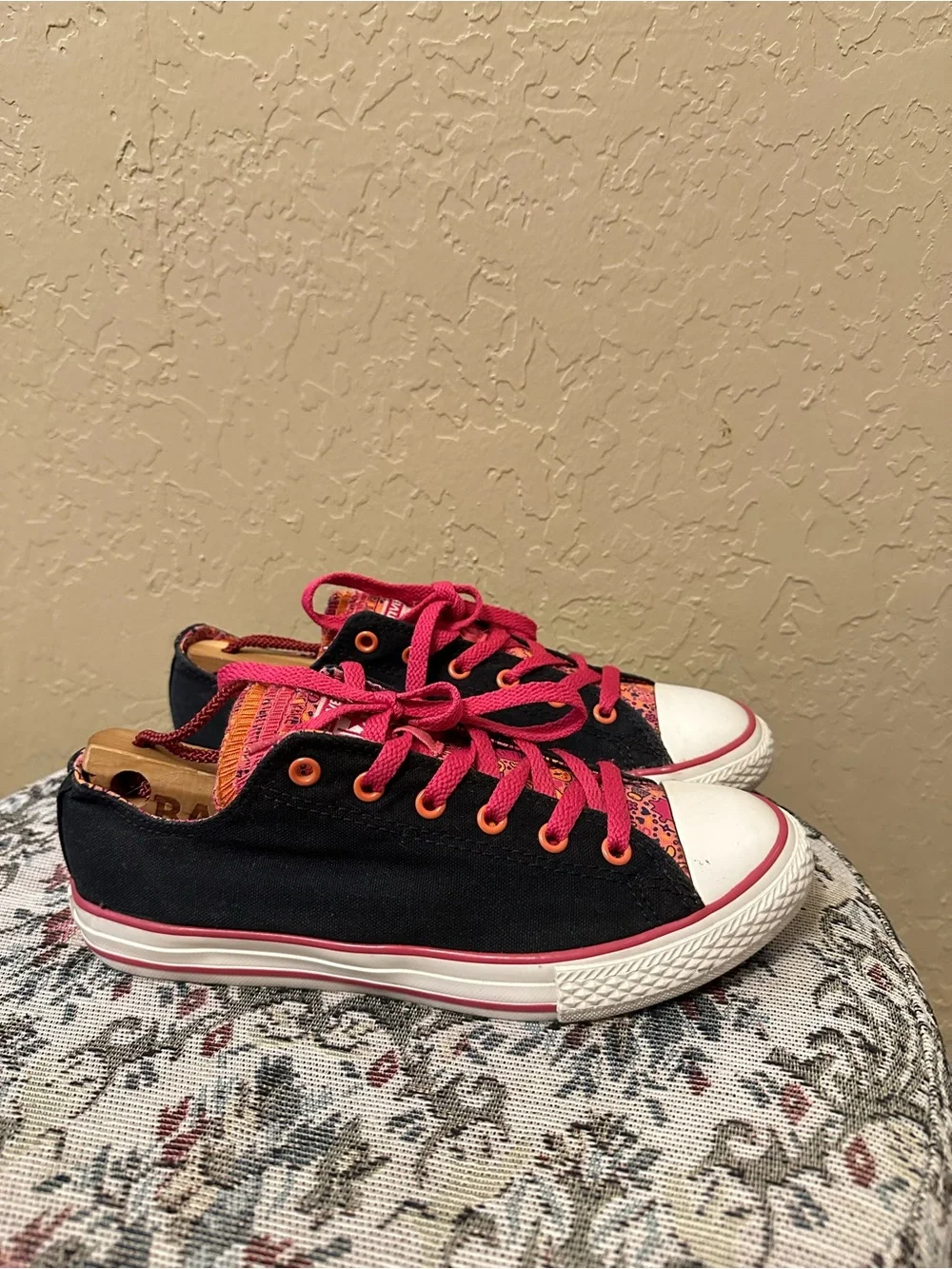 Converse All Star Multi Tongue
Pink/Black Junior Sneakers Size 6 - Picture 5 of 10